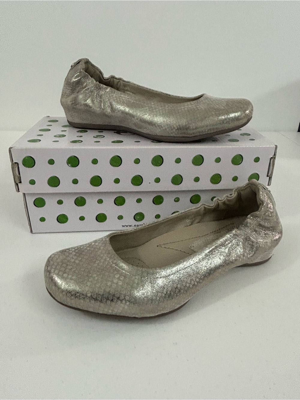 Earthies Tolo Off White Metallic Printed Leather Flats Size 6